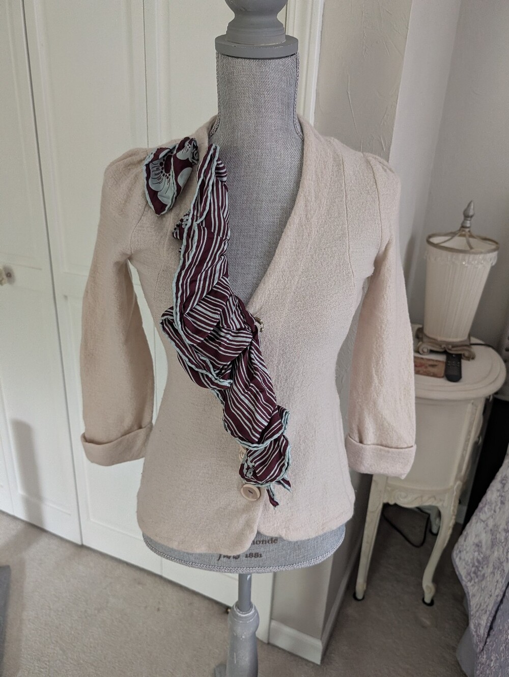 Anthropology H W R  Cream Textured Sweater Snap Front Cardi Striped Scarf Accent